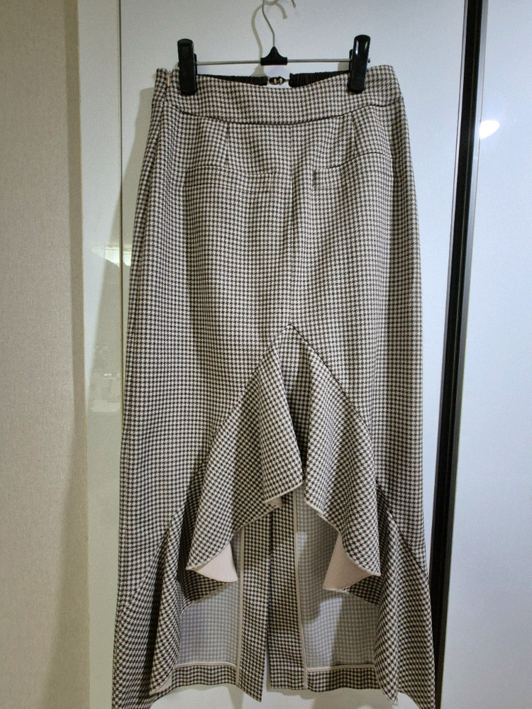 럭키슈에뜨 러플 롱스커트36--5