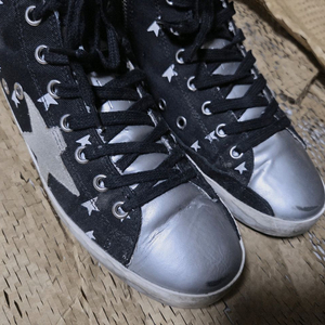 골든구스 정품 하이탑 스니커즈 판매합니다