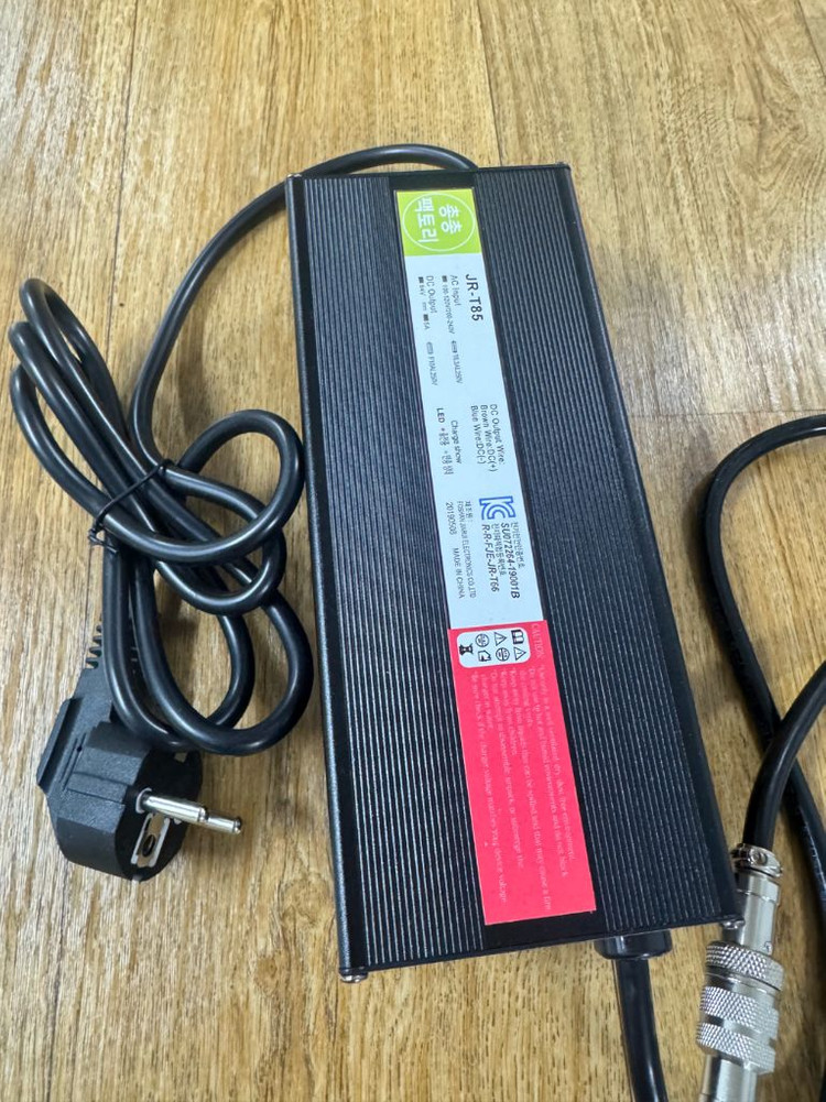 전기자전거 전동킥보드 급속충전기 이미지