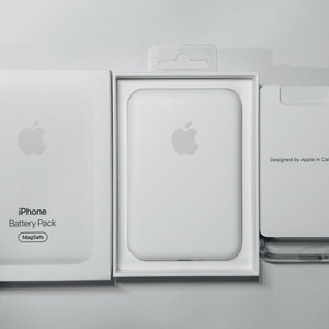 애플 맥세이프 보조배터리 화이트8핀 팝니다.