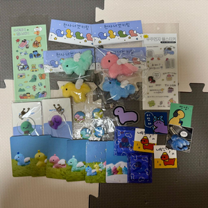 우주먼지 펀딩 키링 및 스티커 등 굿즈 일괄 판매