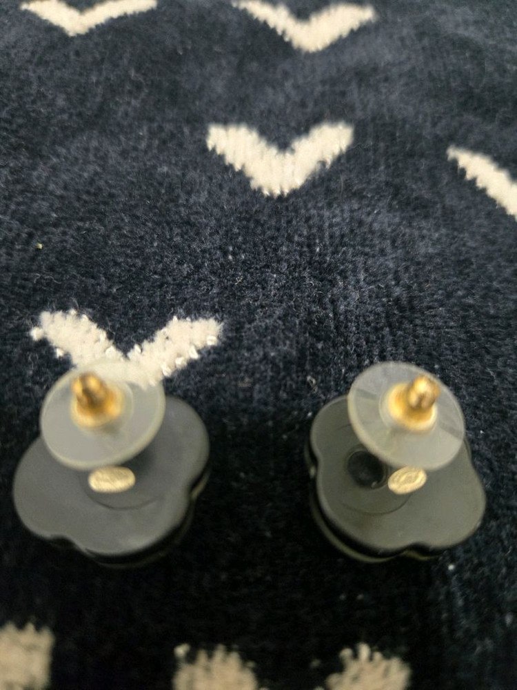 샤넬 까멜리아 진주귀걸이 가격내려요--3