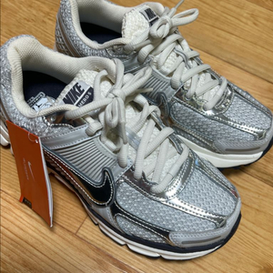 나이키 줌 보메로 5 250