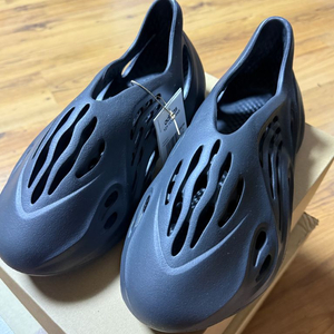 아디다스 이지 폼러너 오닉스 295 이미지