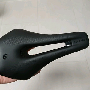 싱크로스 벨카라 네오 v1.5 컷아웃 안장