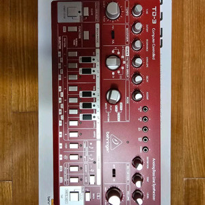 베링거 td3 아날로그 베이스 신디사이저