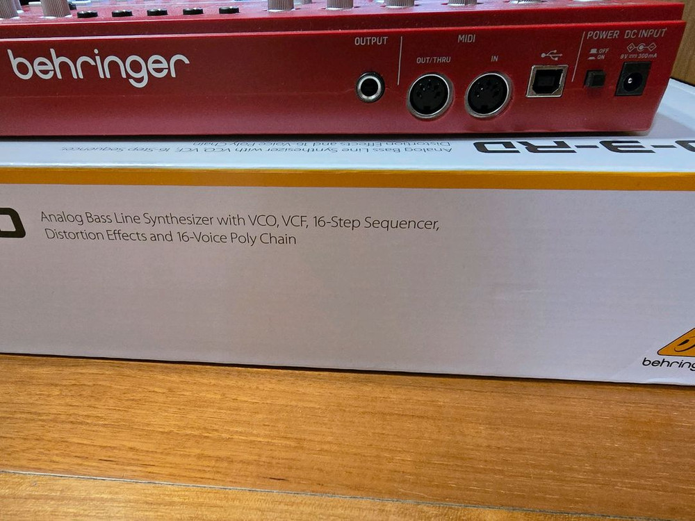 베링거 td3 아날로그 베이스 신디사이저--1