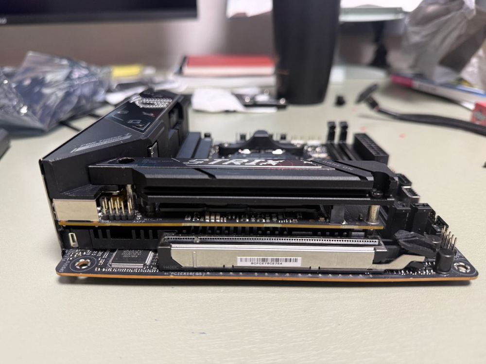 Asus rog strix B850-i gaming wifi 팝니다--5