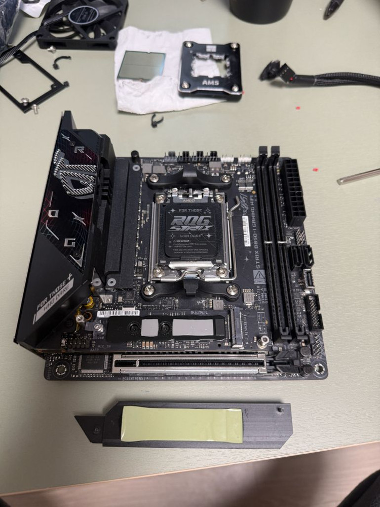 Asus rog strix B850-i gaming wifi 팝니다--8