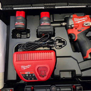 밀워키 임팩렌치 판매합니다. M12 FIW2F12. 미사용