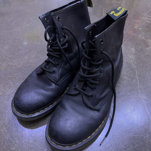 닥터마틴 1460 8홀 워커 부츠 블랙 260