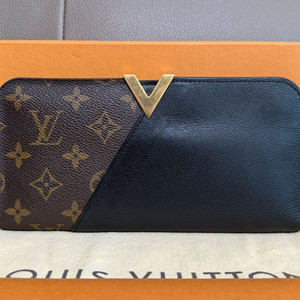 루이비통 모노그램 기모노 장지갑