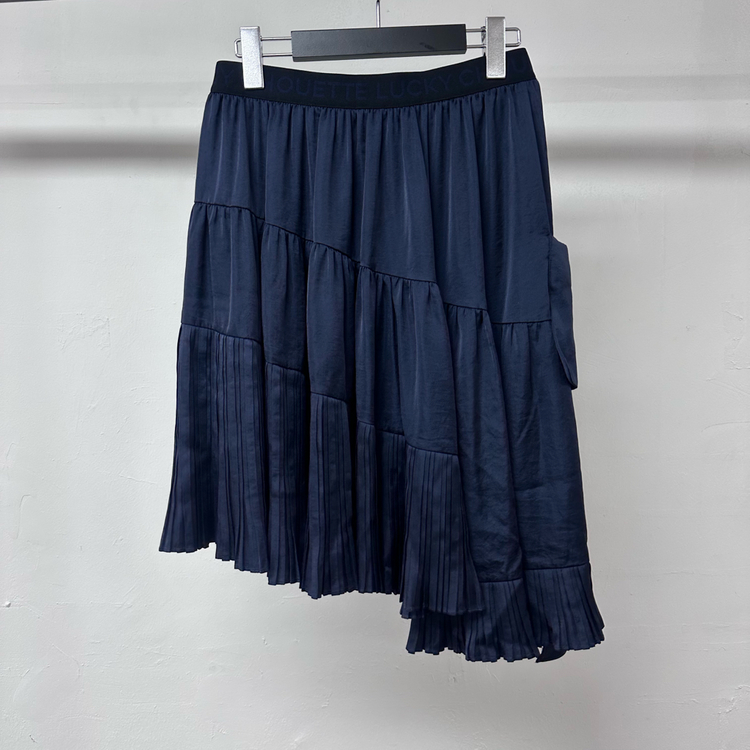 (새상품) 럭키슈에뜨 네이비 플리츠 언발란스 스커트 36사이즈 J33--8