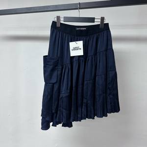 (새상품) 럭키슈에뜨 네이비 플리츠 언발란스 스커트 36사이즈 J33