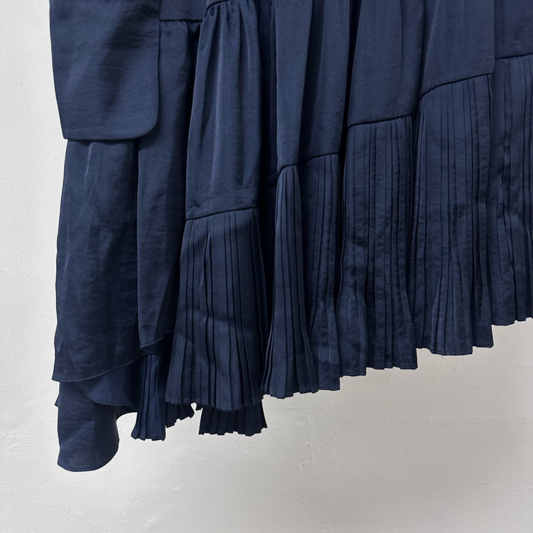 (새상품) 럭키슈에뜨 네이비 플리츠 언발란스 스커트 36사이즈 J33--2