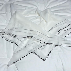 avouavou 아보아보 실크 스카프(화이트)