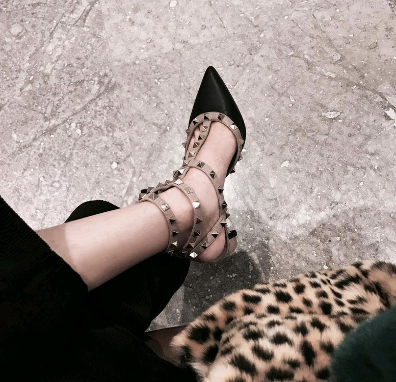 발렌티노 락스터드 스트랩힐(블랙,6.5cm)235--3