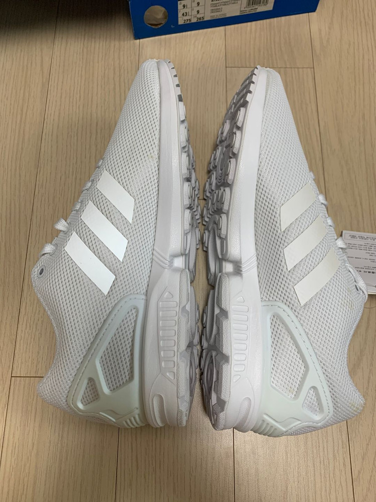 [275] 아디다스 흰색 운동화 이미지