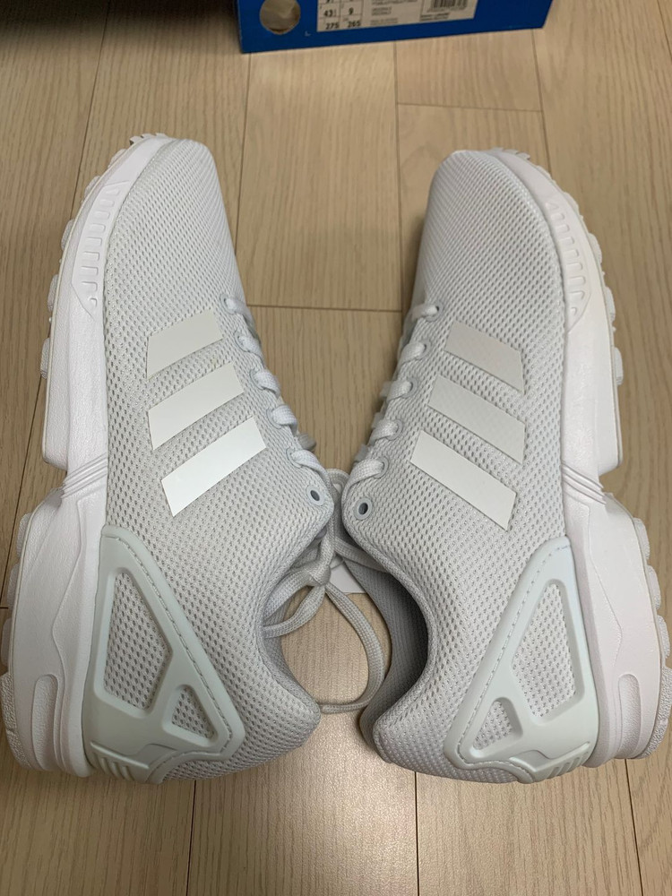 [275] 아디다스 흰색 운동화 이미지