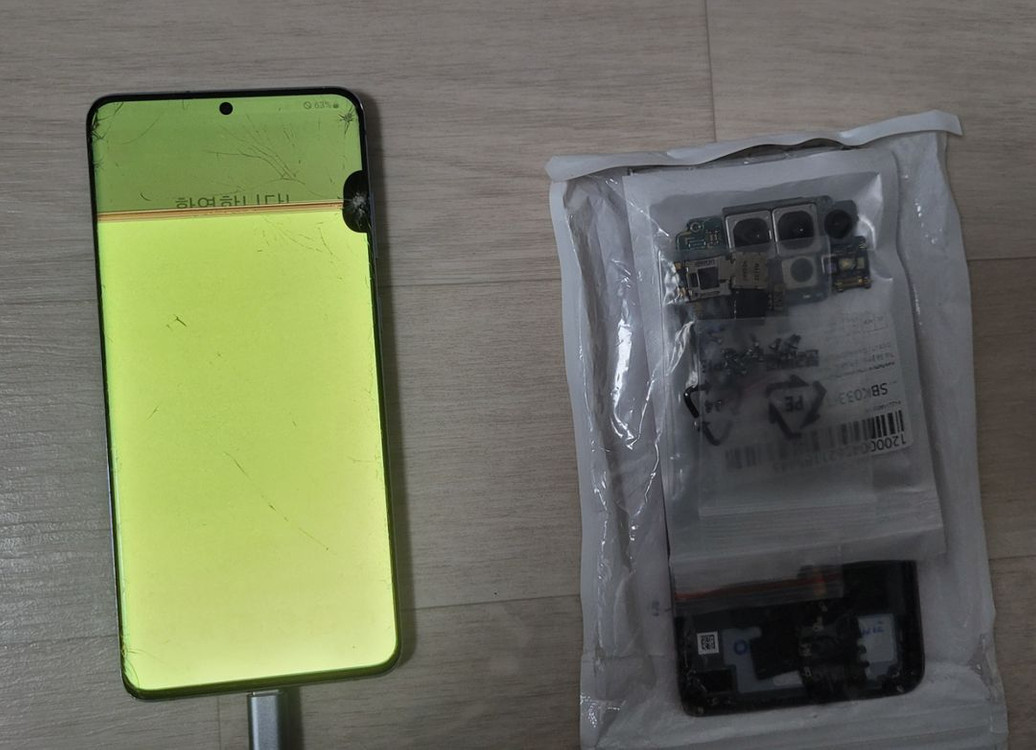 삼성 갤럭시 S20+ BTS 에디션 및 s20플러스 레드 액정파손 2개 고장 이미지