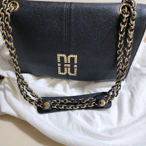 닥스 블랙체인 숄더백