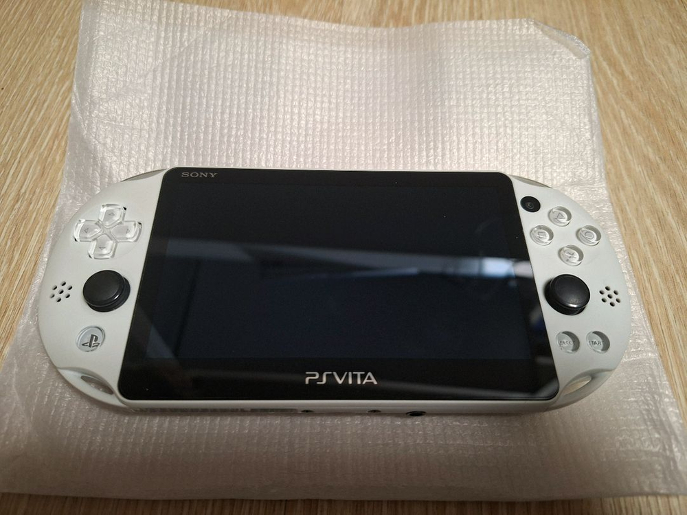 ps vita 2005 2세대 화이트 풀박스 순정 이미지