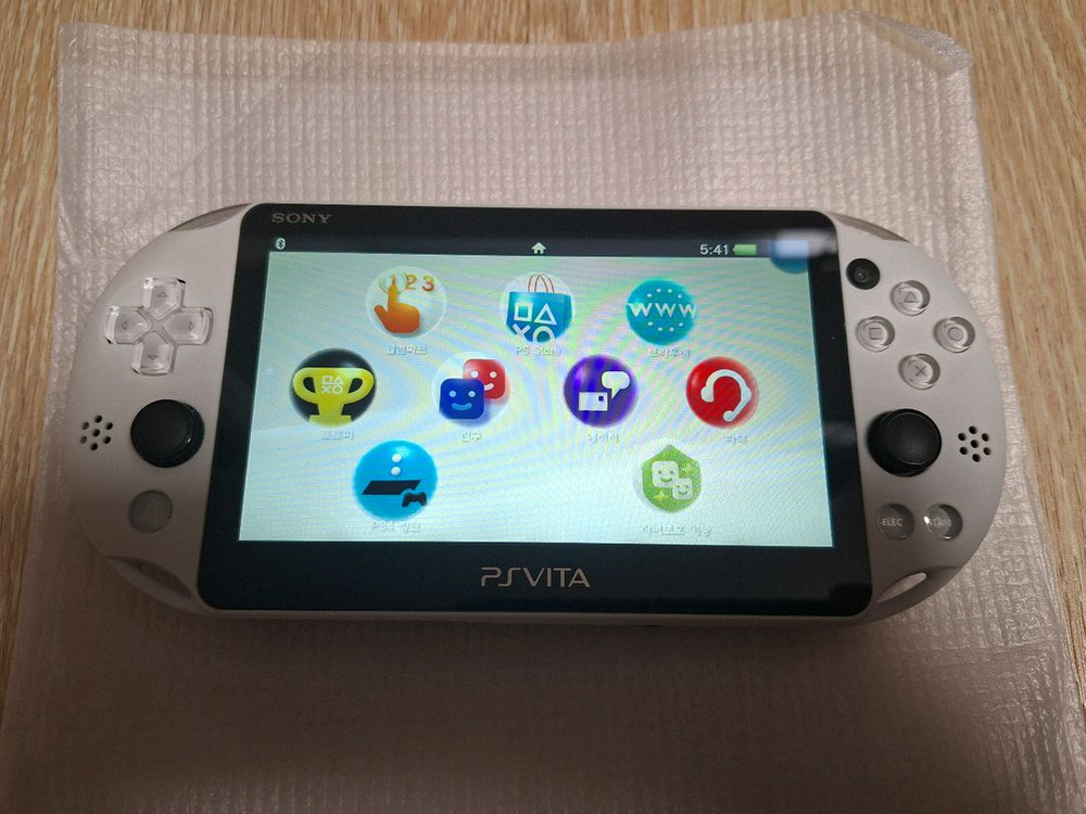 ps vita 2005 2세대 화이트 풀박스 순정 이미지