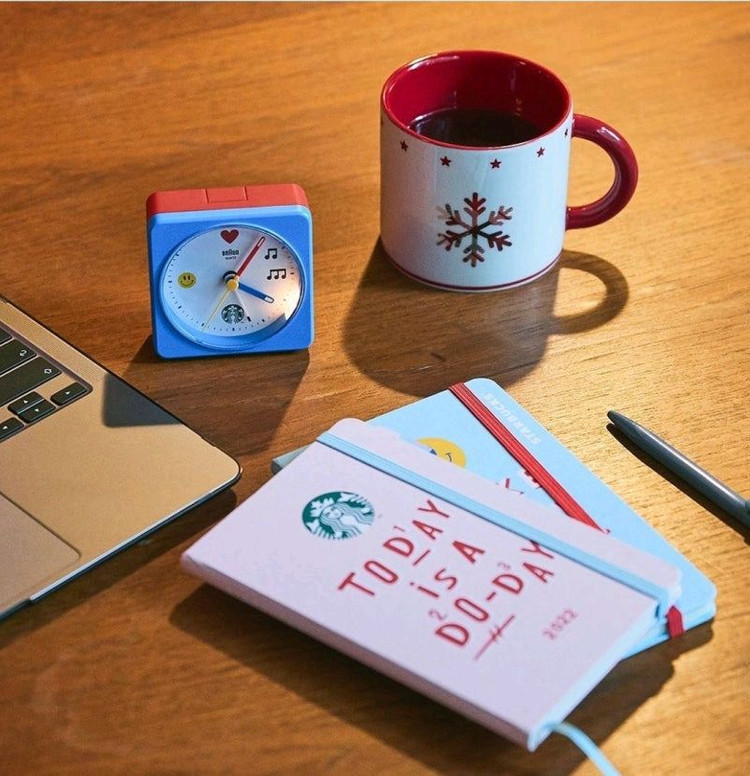 스타벅스 브라운 콜라보 탁상 시계 2종 일괄 9,000원 (낱개 5,000원) 새상품 미개봉 프리퀀시--1