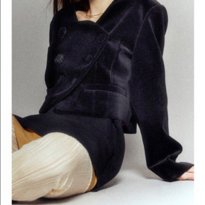 럭키슈에뜨 벨벳 크롭 자켓 38