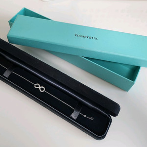 티파니앤코 인피니티 플래티늄 다이아 팔찌 이미지