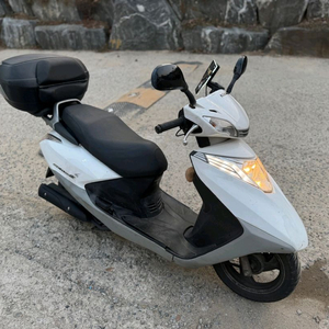 혼다 scr110 19년형 화이트컬러 판매합니다