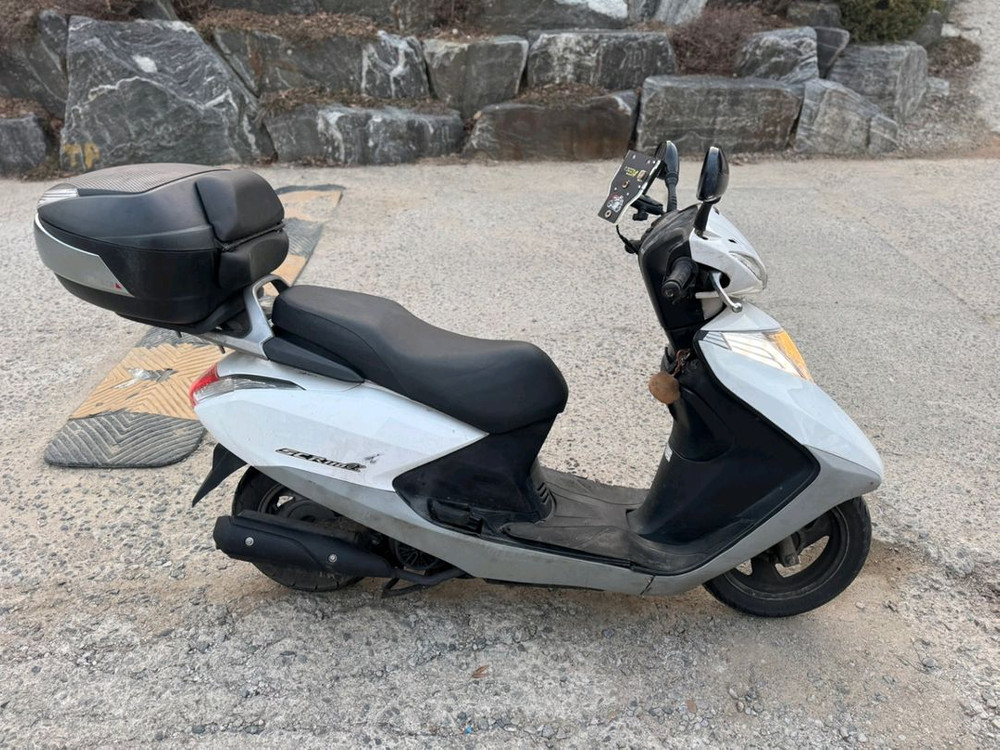 혼다 scr110 19년형 화이트컬러 판매합니다--3