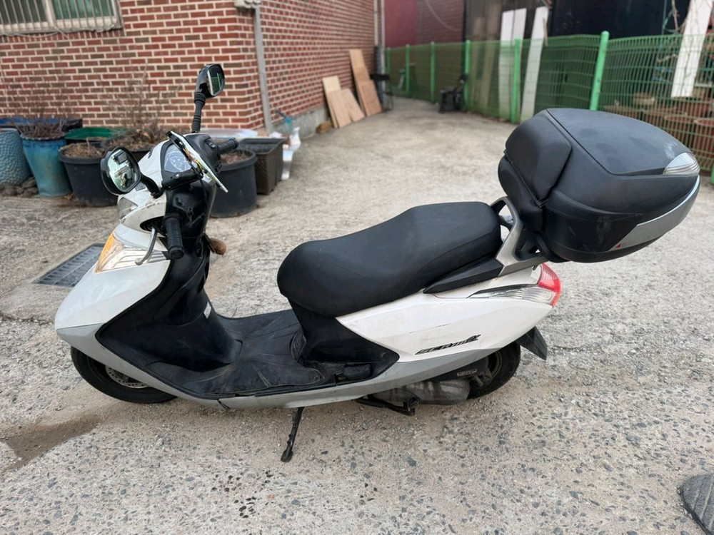 혼다 scr110 19년형 화이트컬러 판매합니다--5