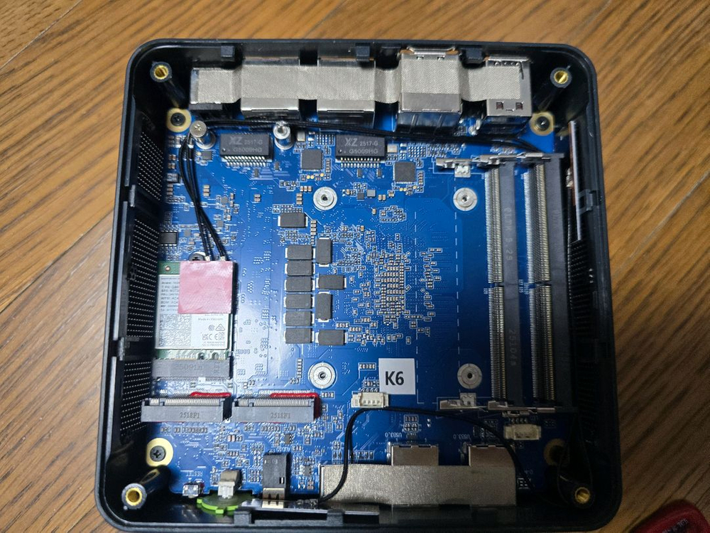 gmktek 미니PC K6 7840HS 베어본 이미지