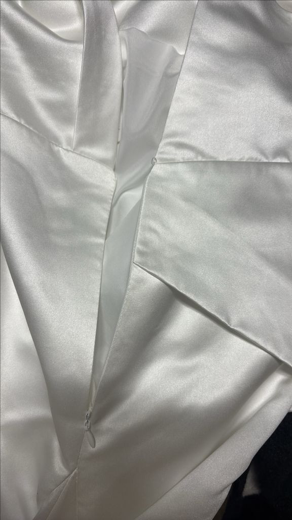 모반디 트위스트 언발 셀프웨딩드레스--5