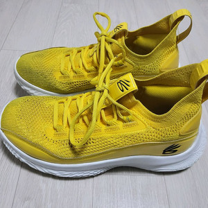 언더아머 커리플로우8 260