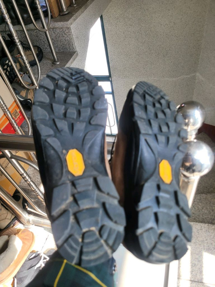잠발란 등산화 이미지