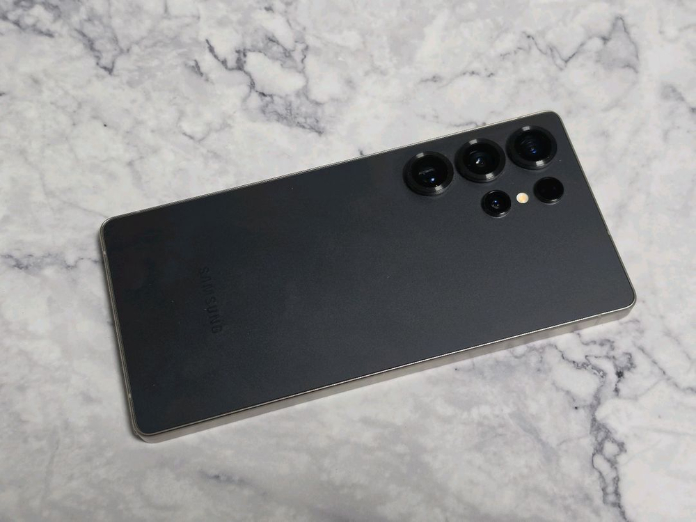삼성 갤럭시 S25 울트라 512기가 자급제 티타늄 블랙 색상 판매합니다.--2
