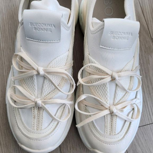 슈콤마보니 리본 스니커즈235