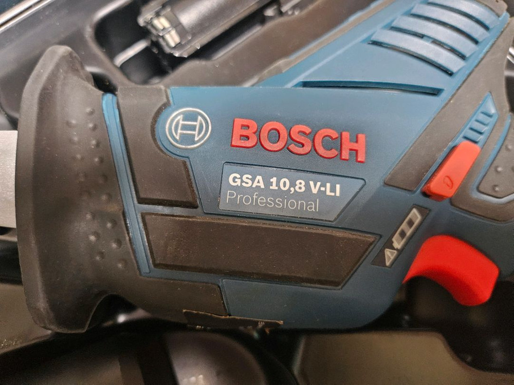 보쉬 충전 왕복톱 전동톱 컷쏘 세트 이미지