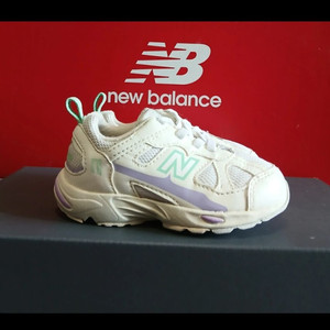 뉴발란스키즈 878 135운동화 화이트 바이올렛 거의새거
