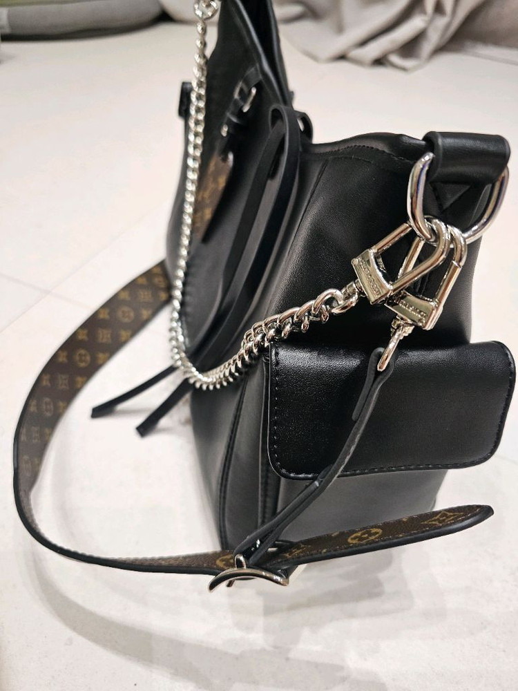 루이비통 캐리올 카고 이미지