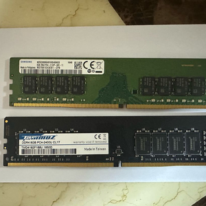 DDR4 8GB 메모리 2개 세트 판매합니다.