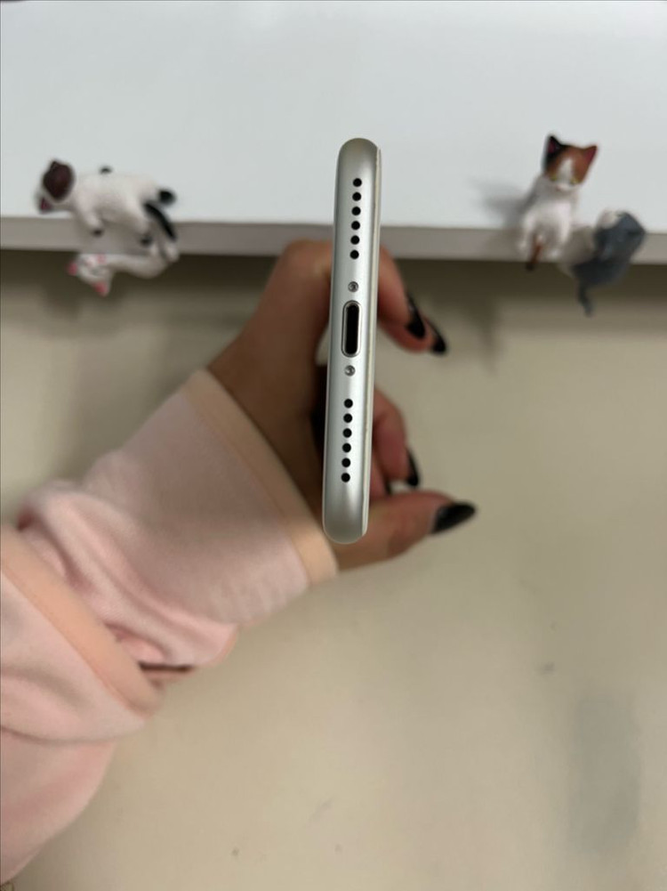 아이폰8 64G 실버 SSS급!--3