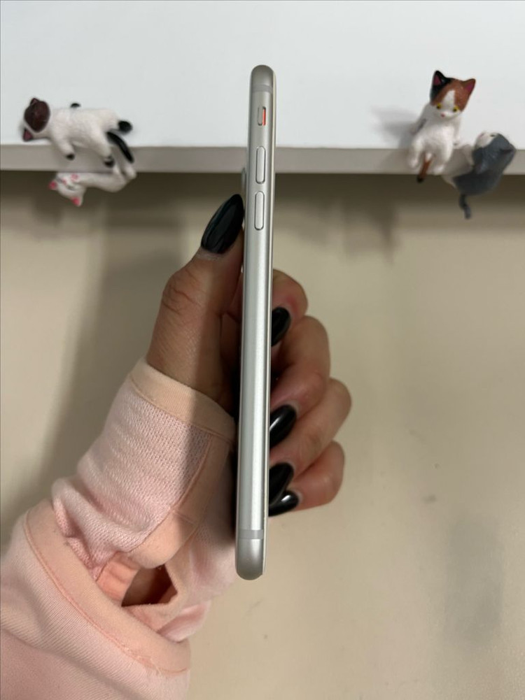 아이폰8 64G 실버 SSS급!--4