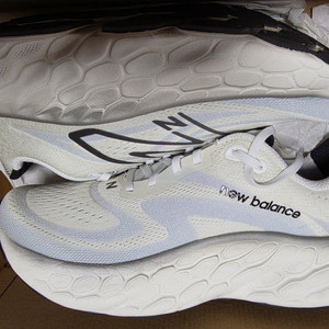 뉴발란스 MMORCW4 Fresh Foam 런닝화 2E 2회 착용 285