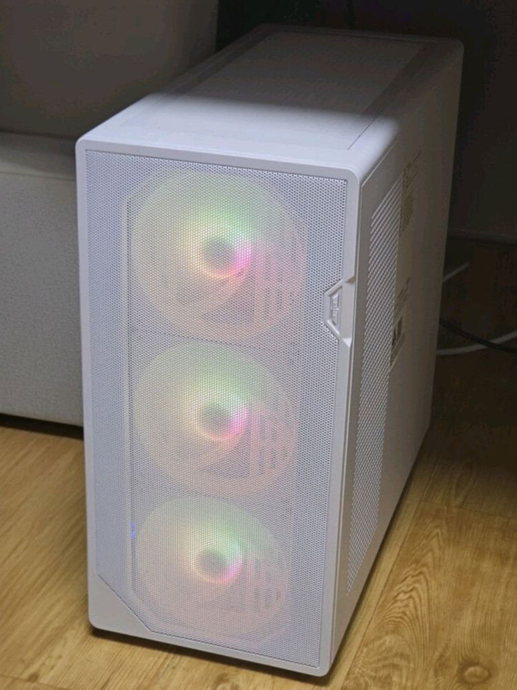 (새상품) 9800X3D RTX5070ti 게이밍 컴퓨터 본체--1