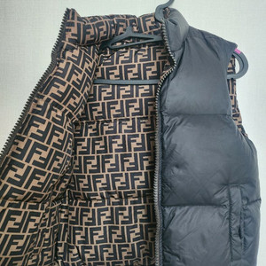 200만원대) 공용 펜디 키즈 10A 양면 패딩 조끼