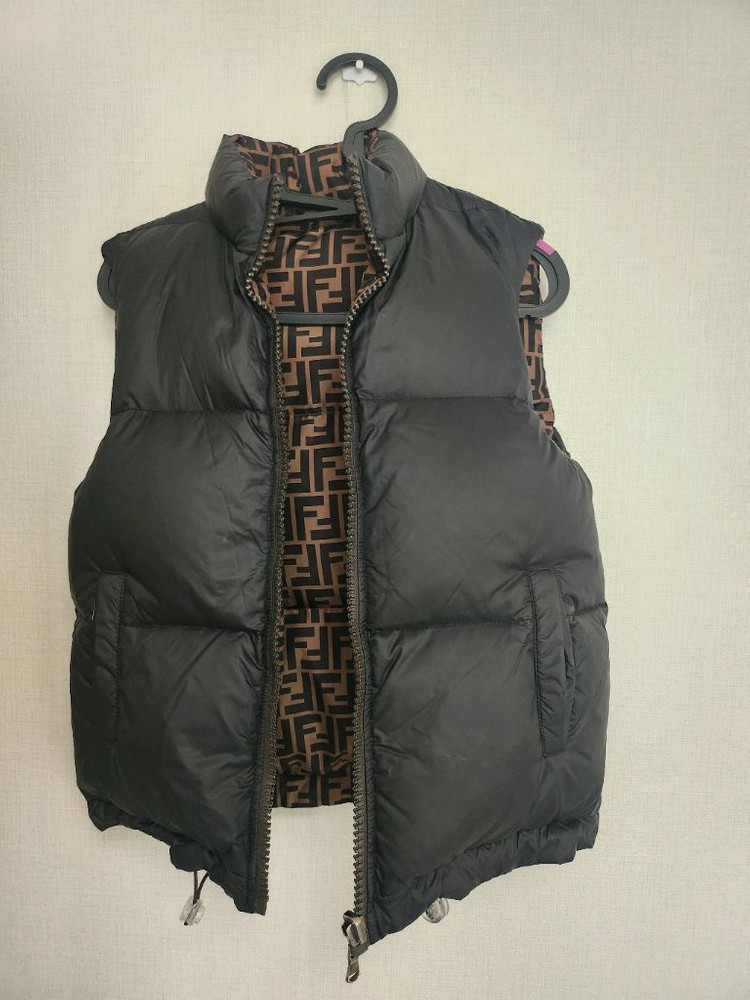 200만원대) 공용 펜디 키즈 10A 양면 패딩 조끼--2