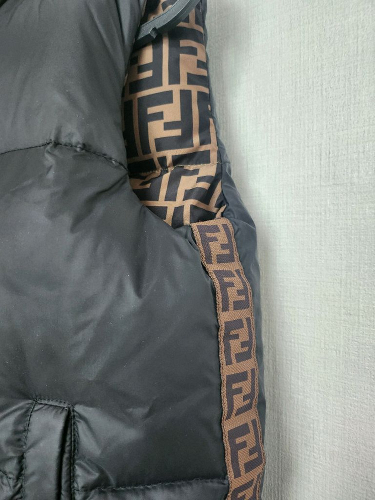 200만원대) 공용 펜디 키즈 10A 양면 패딩 조끼--3